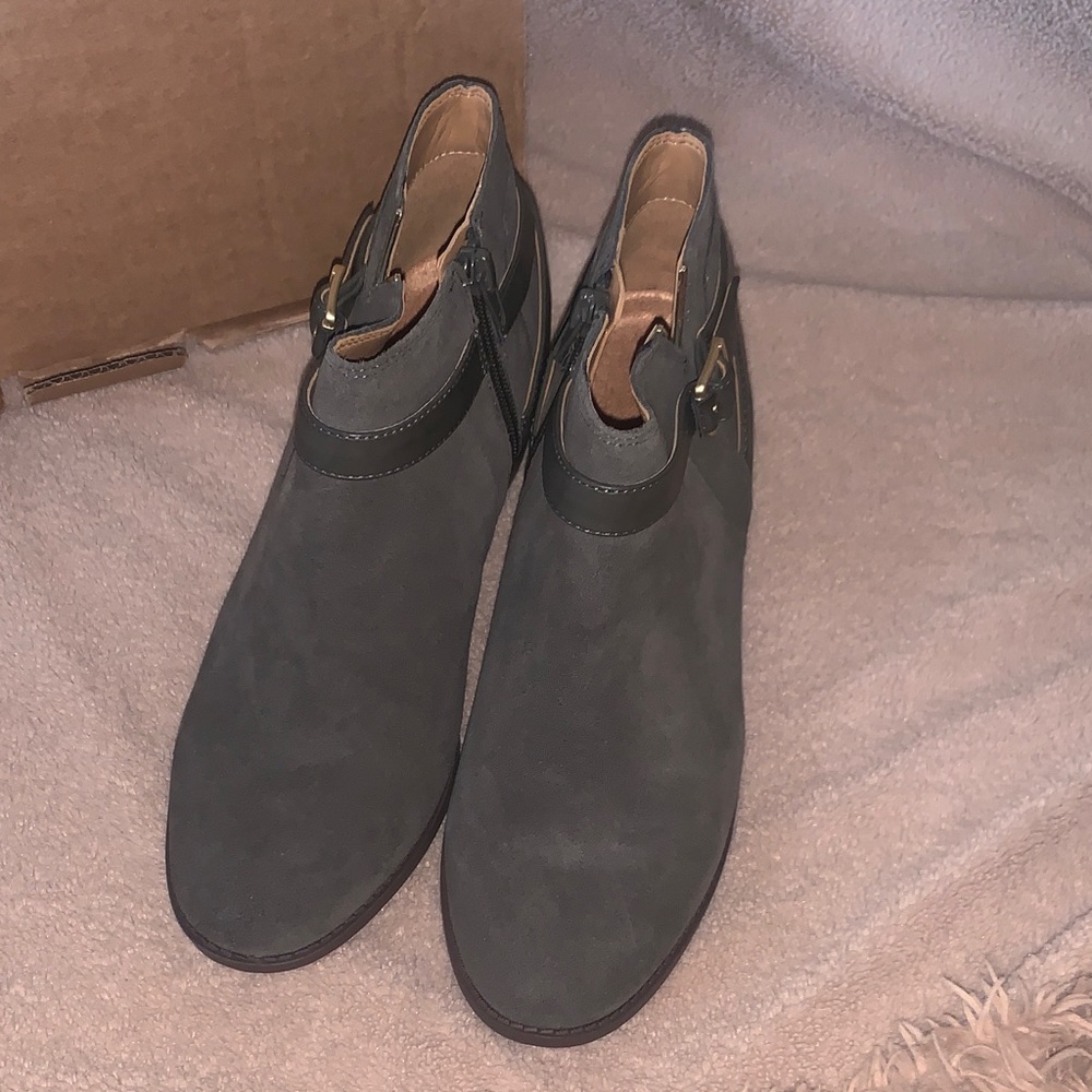 Vionic Farrah Water Repellent Leather Ankle Boots in Dark Khaki - Picture 2 of 5